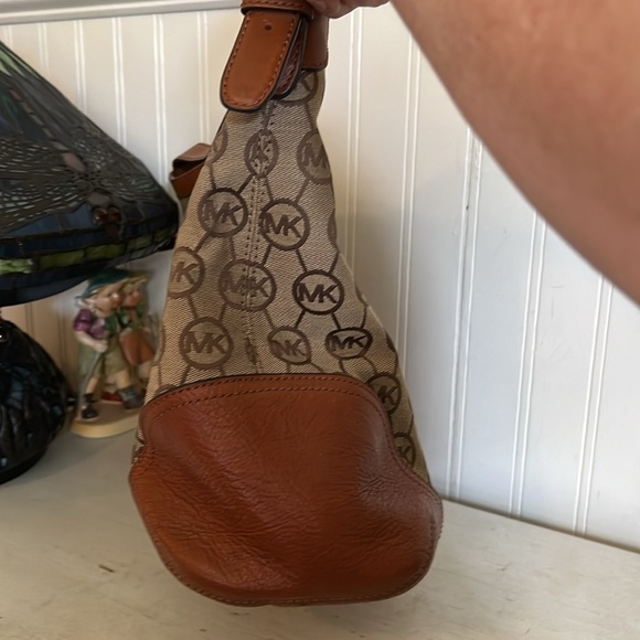 Michael Kors Signature canvas & leather shoulder bag - Picture 5 of 10